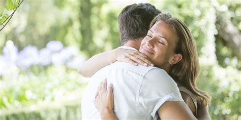 Hugging Etiquette: The Dos and Don'ts of Showing Affection In the Workplace | HuffPost
