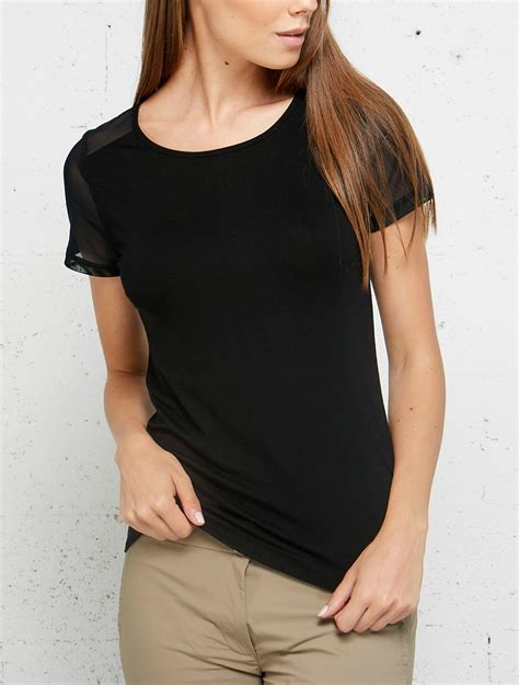 These Women’s Wrinkle Free Shirts Will Make Packing a Breeze