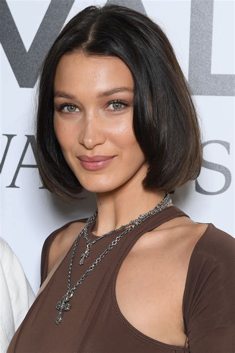 Bella Hadid adopte les cheveux ultra longs | Vogue France