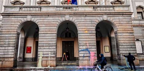 Climate activists hurl paint at La Scala entrance in Milan - Raw Story