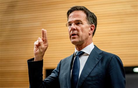 Rutte maakt zichzelf heel klein in enquêteverhoor - NRC