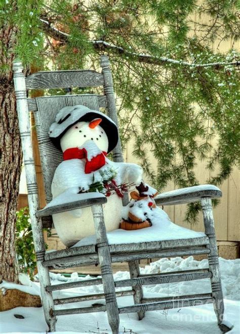 29 Fun Snowman Christmas Decorations For Your Home - DigsDigs