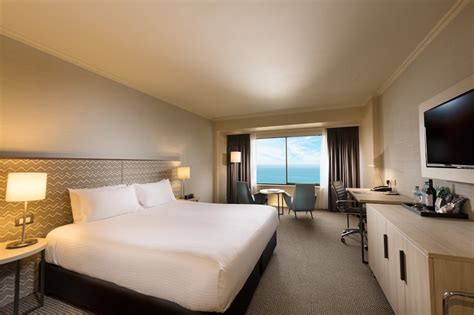 Adelaide Beach Accommodation | Stamford Grand Hotel Adelaide