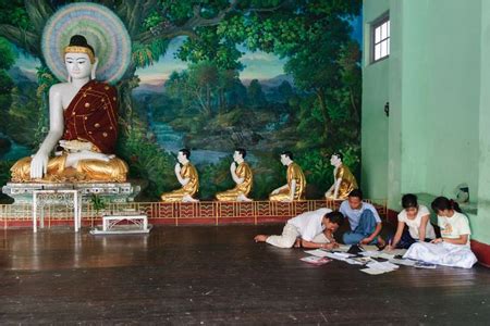 Buddhism Background in Myanmar - Myanmar Tours