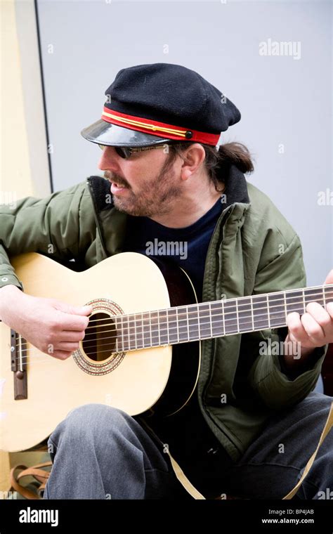 Male street busker guitar singing hi-res stock photography and images ...