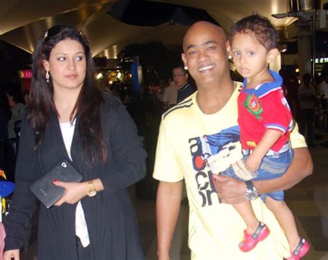 Vinod Kambli With his Family | Veethi