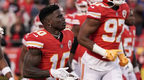 Tyreek Hill trade: Chiefs deal star WR to Dolphins - Sports Illustrated