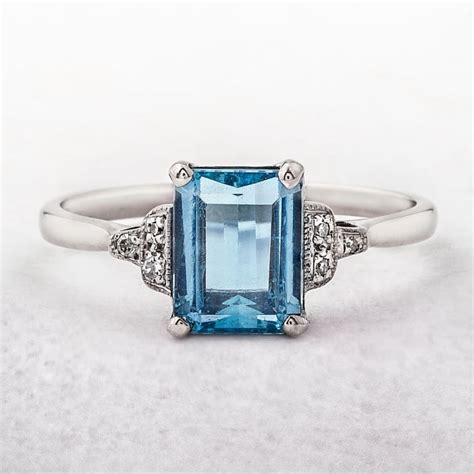 Aquamarine 1.60ct Vintage Ring in 18ct White Gold