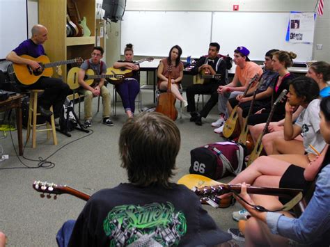 Guitar teachers needed for new music education program | BenitoLink