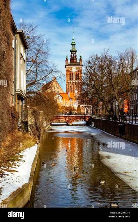 Old Town in Danzig in winter scenery. Radunia canal and view on St ...