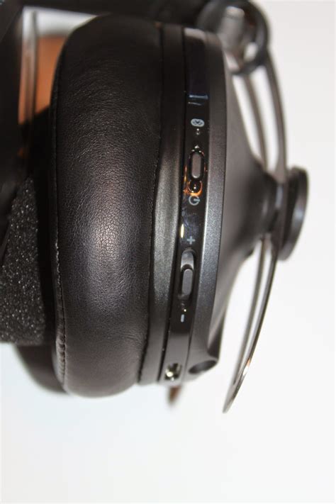 Stereowise Plus: Sennheiser Momentum Wireless Active Noise Cancelling Over The Ear Headphones Review