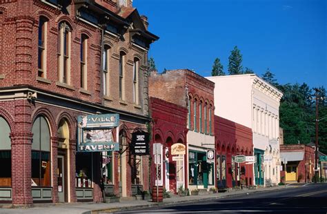 19 of the Best Small Towns in Oregon to Road Trip to This Fall | Small town america, Small towns ...