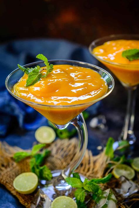 Mango Daiquiri Recipe (Step by Step + Video) - Whiskaffair