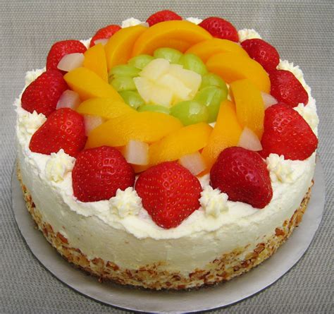 Sam Tan's Kitchen: Fresh Fruit Cream Cake