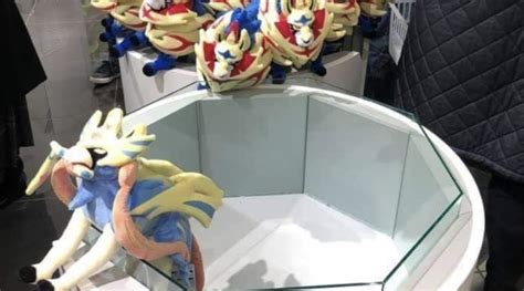 Zamazenta Plushies Not As Popular As Zacian At Pokemon Center Japan – NintendoSoup