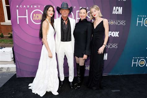 Tim McGraw attends ACM Honors with wife Faith Hill, daughters Audrey ...