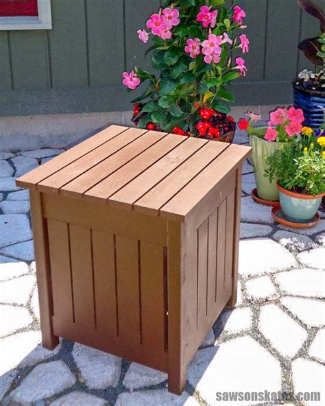 DIY Outdoor Side Table with Cooler (Free Plans!) | Saws on Skates®