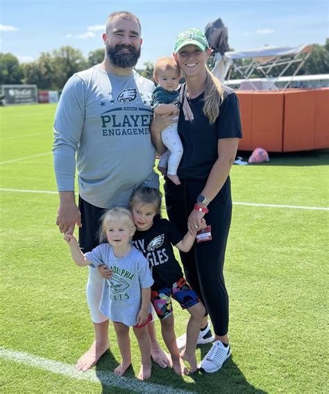 Eagles' Jason Kelce responds to critics after dad-shaming drama