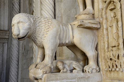 Trogir - Cathedral; Western Portal, Detail (2) | Šibenik | Pictures | Croatia in Global-Geography