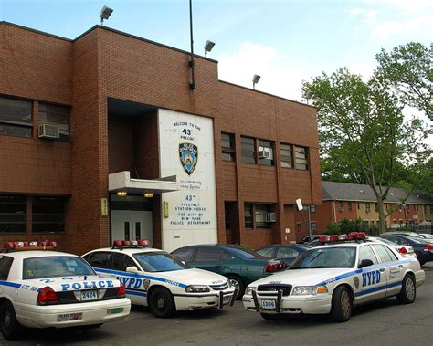 P043 NYPD Police Station Precinct 43, Parkchester, Bronx, New York City ...