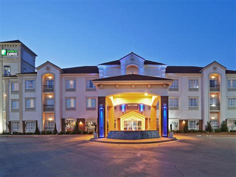 Hotels near Zoo Amphitheatre | Holiday Inn Express & Suites Oklahoma City-Penn Square