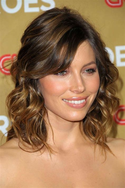 21 Gorgeous Hairstyles For Fine Curly Hair - Feed Inspiration