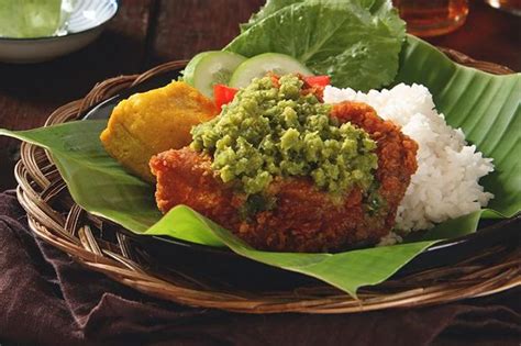 Inspirasi Makan Penyuka Pedas: Ayam Goreng Sambal Hijau