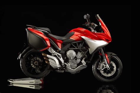 MV Agusta Turismo Veloce 800 - Stylish Sport-Touring - Asphalt & Rubber