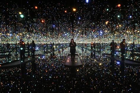 Yayoi Kusama: Infinity Mirror Rooms – MUNDO FLANEUR