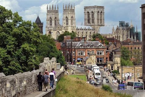 York named Britain's 'best place to live' by guide - BBC News