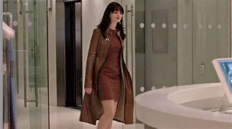 Brown leather coat worn by Andy Sachs (Anne Hathaway) in The Devil ...