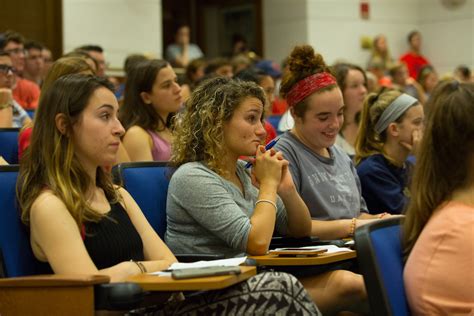 College Republicans, Democrats Spar Over Major Issues – Flyer News: Univ. of Dayton's Student ...