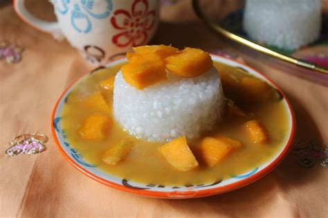 Mango Sago Pudding / Sago Pudding with Mango Coconut Sauce - Yummy Tummy