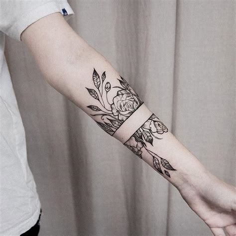 27 Inspiring Rose Tattoos Designs | Tatouage original, Tatouage, Tatouage géométrique