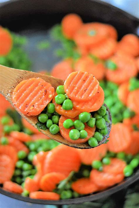 How to Cook Frozen Peas and Carrots on Stove or Microwave