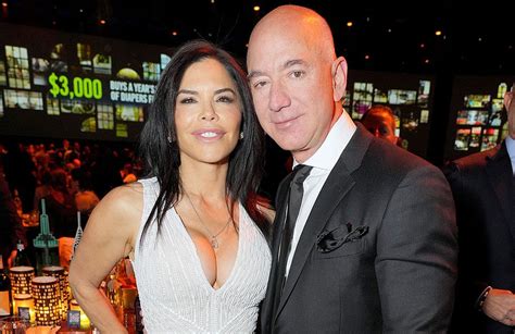 Jeff Bezos’ Girlfriend Lauren Sanchez Poses in Romantic Milkmaid Top ...