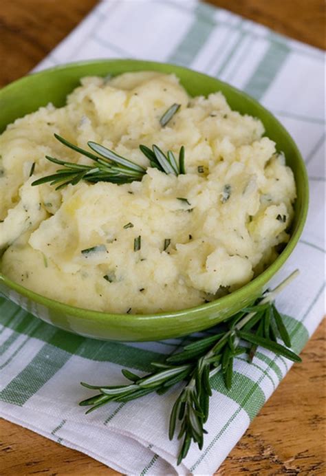 Rosemary Goat Cheese Mashed Potatoes recipe | Chefthisup