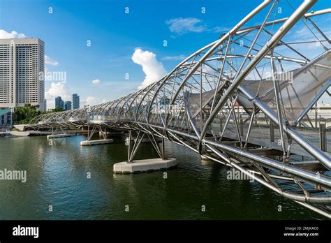 Singapore double-helix bridge Stock Photo - Alamy