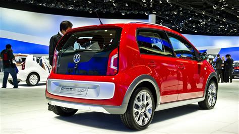 Volkswagen's Cross Up! green lit for production