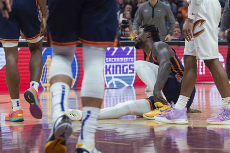 Knicks’ Randle aggravates ankle injury in Game 5 - WTOP News