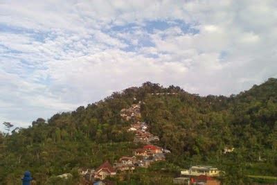 √ Wisata Ziarah ke Makam Sunan Muria di Kudus Jawa Tengah Dengan Pemandangan Gunung Muria yang ...