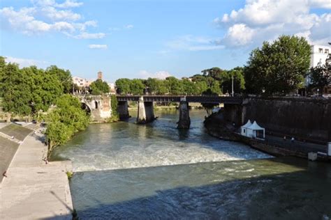 Retiring Guy's Digest: Tiber River Bridges in Rome