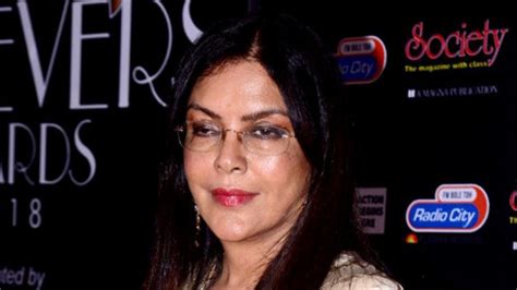 Zeenat Aman Biography, Height, Weight, Age, Movies, Husband, Family ...