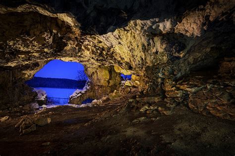 wintry blockstone cave, UNESCO World … – Acheter l’image – 71430172 lookphotos