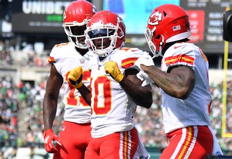 Chiefs WR Tyreek Hill ascends franchise leaderboard for TD receptions