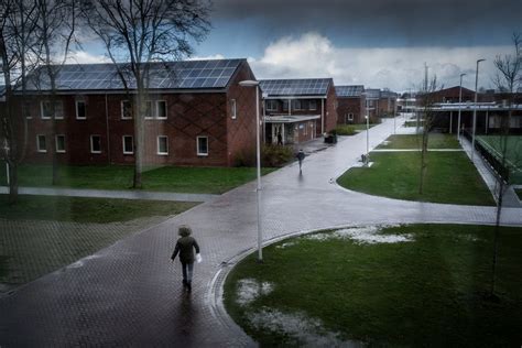 Achterstanden bij IND nog groter dan gedacht - NRC