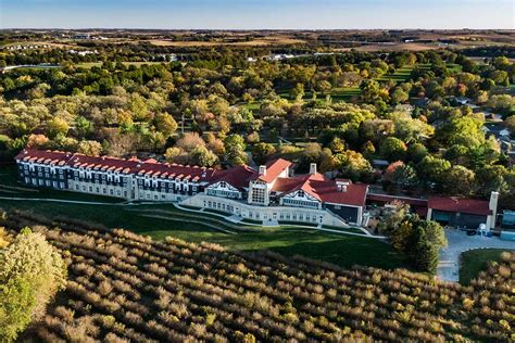 Nebraska City Hotel Photo Gallery | Arbor Day Farm Lied Lodge