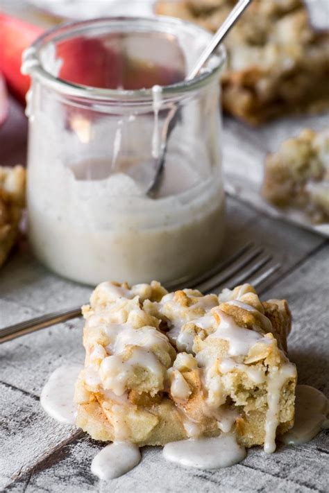 Spiced Cider Glazed Apple Bars ~ buttery shortbread crumble bars stuffed with juicy SweeTango ...