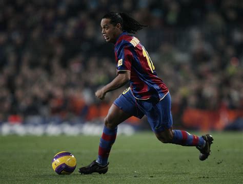 Os 10 melhores momentos de Ronaldinho Gaúcho no Barcelona | Goal.com