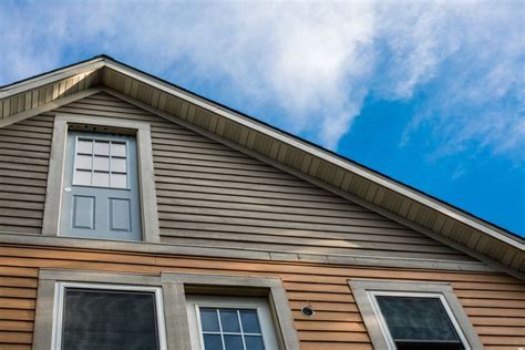 The Right Way to Repair Wood Siding | Vinyl siding repair, Vinyl siding, Wood siding